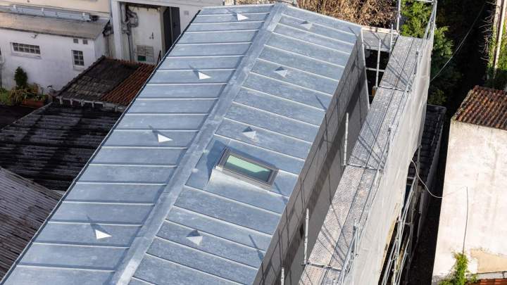 Installation couverture toit