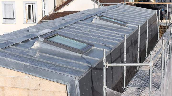 Toit zinc et fenêtre de toit